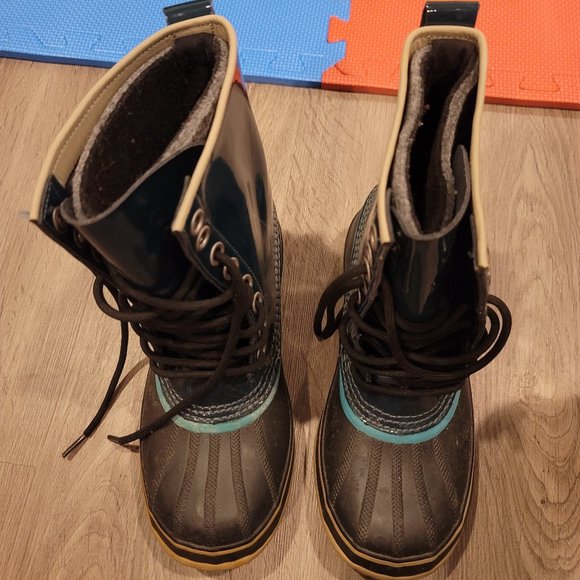 Sorel Winter Boots - Picture 2 of 4